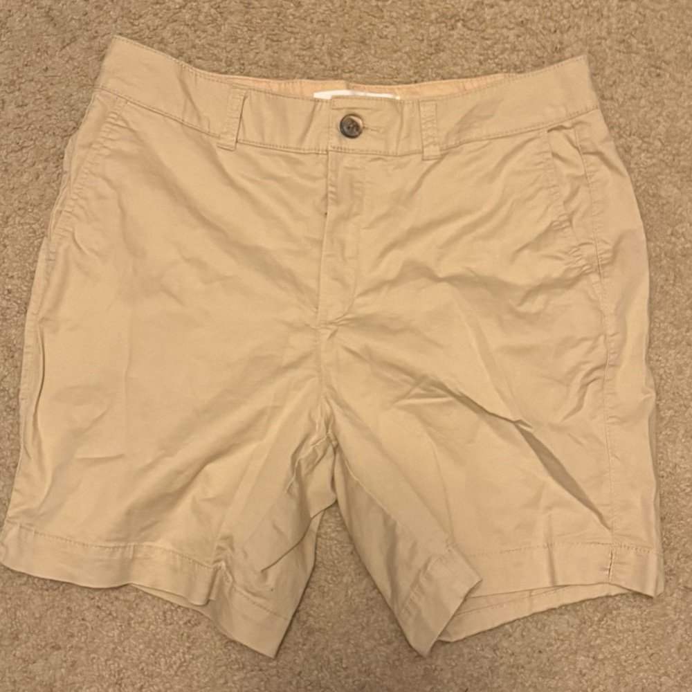 Old Navy Tan Shorts, Women Size 8. High Rise 7” inch inseam